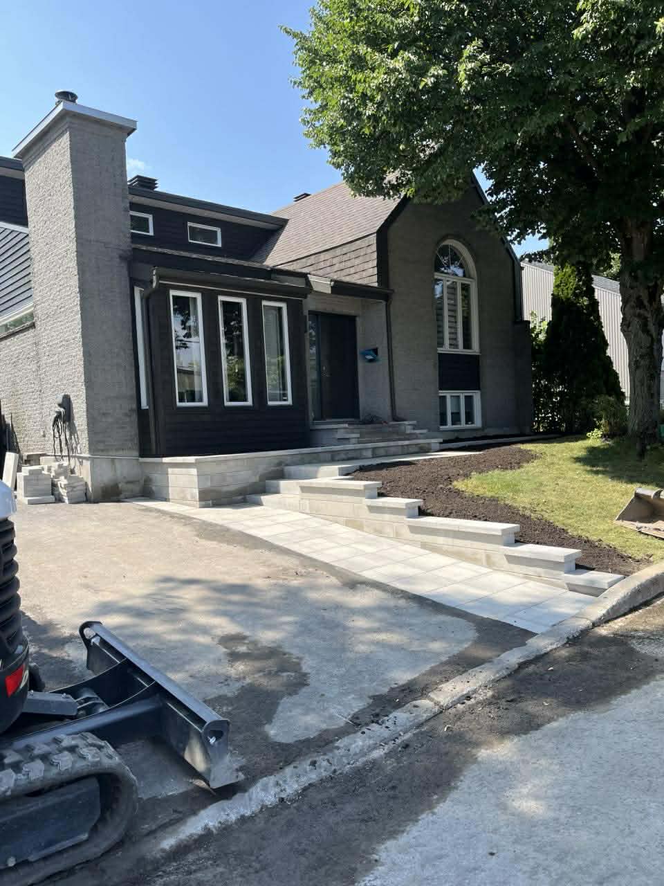 Entrée en pavé uni avec marches